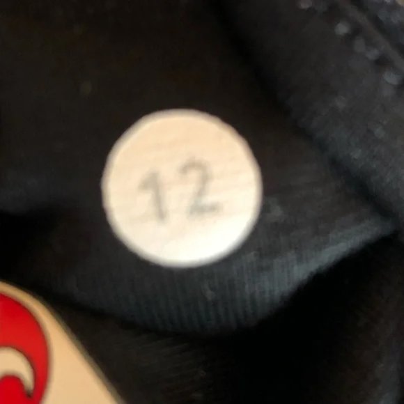 Black Lululemon crops 12 capris - Picture 4 of 7